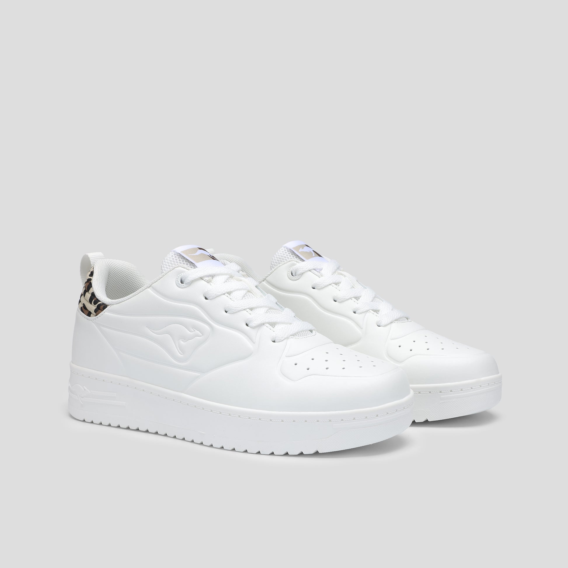 #color_white-leo